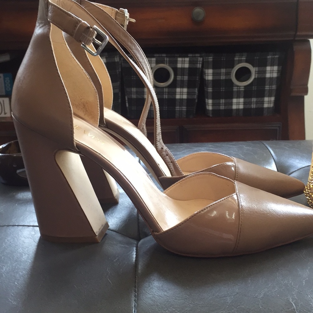 Nine West beige ankle strap pump